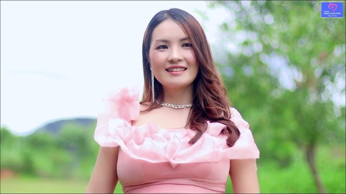 Yalangoch nudistlarning quyoshga botgan fotosuratlari