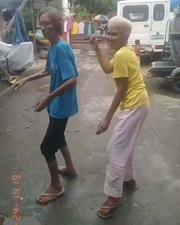 NENEK-NENEK JOGET TIKTOK PAPICULO