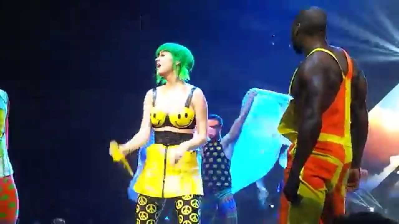 KATY PERRY 6-24-14 SOME AERIAL WORK, SMILEY JUGS, VERIZON CENTER, DC - YouTube