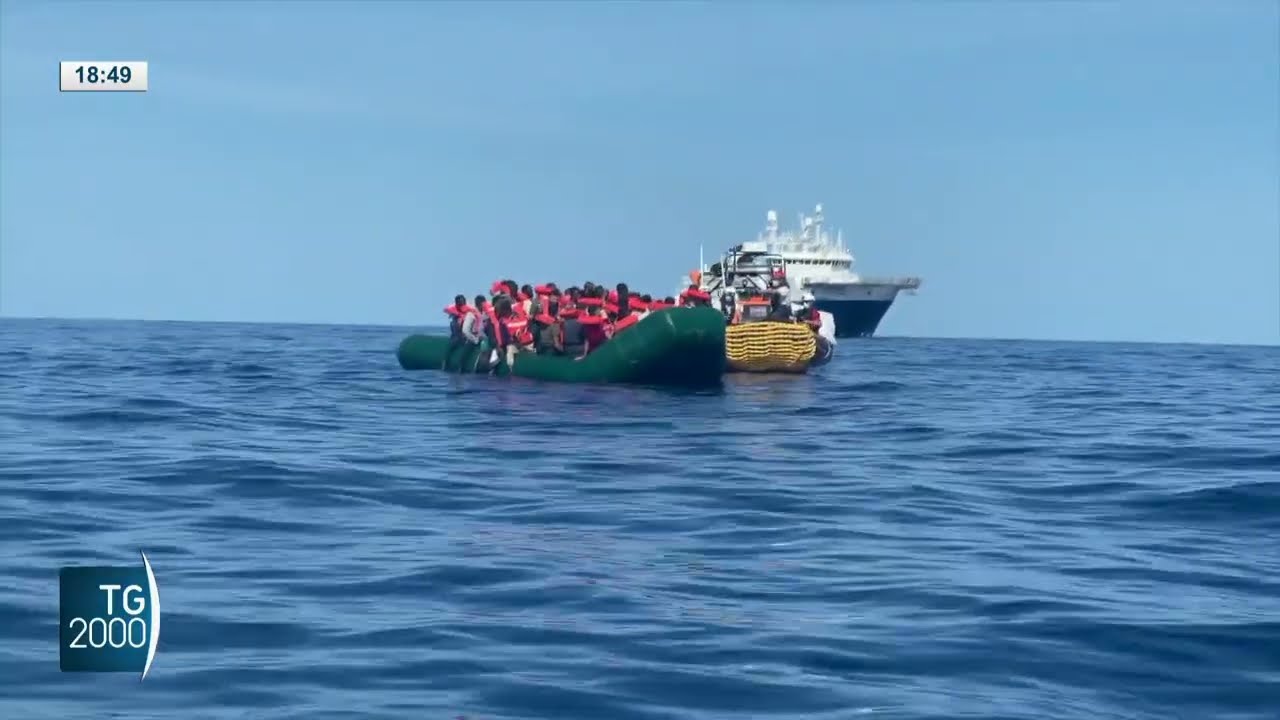 Migranti, affonda barchino al largo di Lampedusa