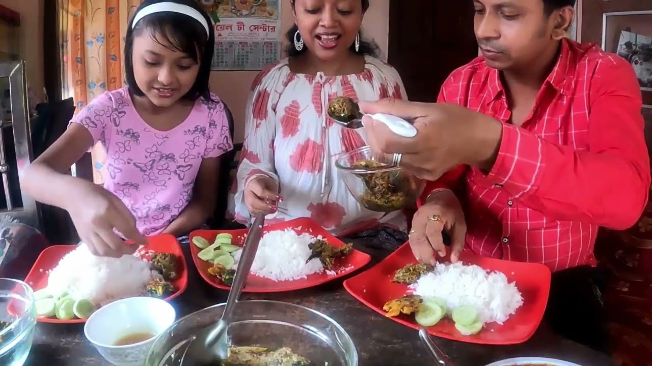 Hilsa Vapa & Ilish Macher Matha Diea Kachur Shak | Just Awesome Eating Show | Indian Food Loves You