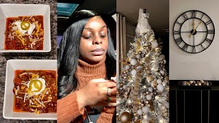 VLOGMAS | Day 18 - Homemade Chili, New Clock, Fixing The Tree Topper, Hilarious Trial \& Error .