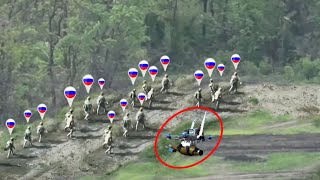 Horrifying Moment! Ukrainian FPV Drones Wipe Out Russian Soldiers trying to fleeing ambush frontline