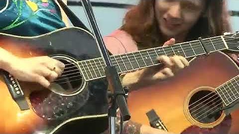 Molly Tuttle and Billy Strings, Sittin On Top Of The World, Grey Fox 2019