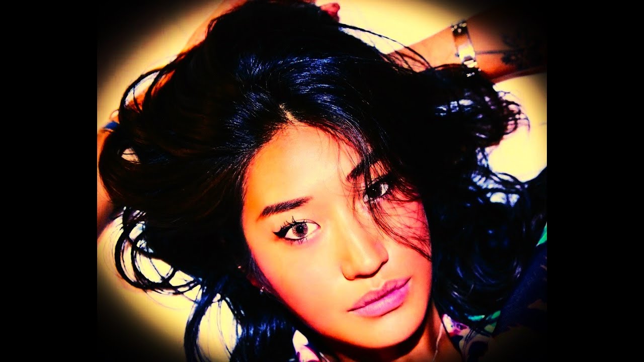 Peggy Gou - Nanana (It Goes Like) (W/ Lyrics) - YouTube