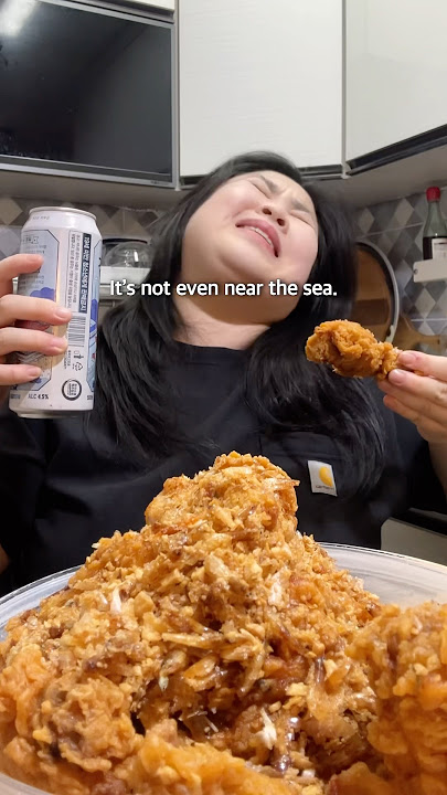 Eating Korean Garlic Chicken in Korea… Chicken That Remembers the Sea