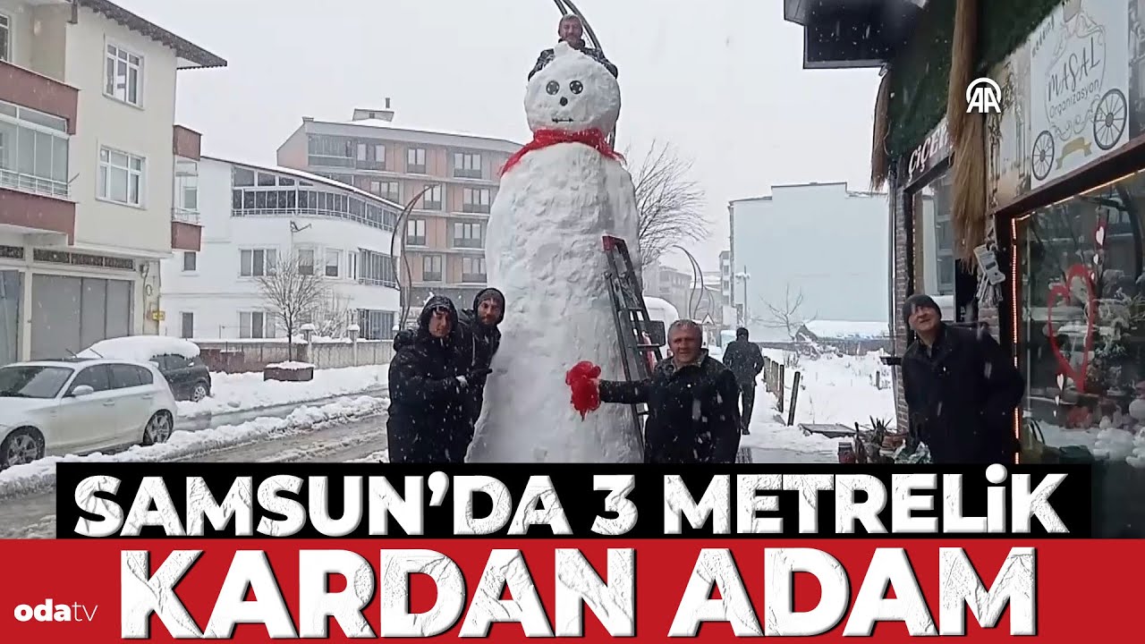 Samsun'da esnaf 3 metrelik kardan adam, gençler ise karla kaplı sokakta snowboard yaptı!