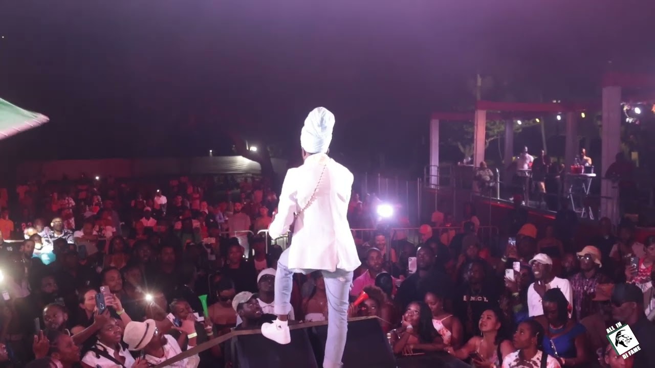 Sizzla with a different energy at Mawch Out