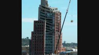 Destrucción parcial de la torre O'Higgins, en Concepción (Chile)
