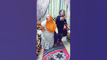 وفي واحده من البلكونه عماله بتقول في حرامي 