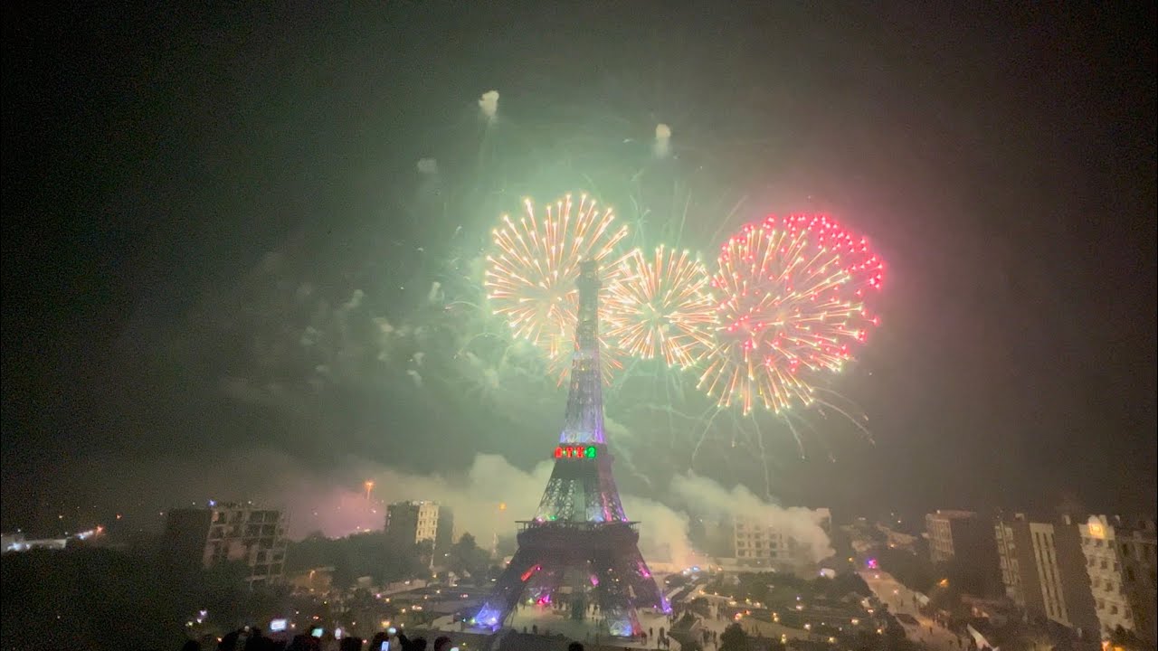 Full Fire Works Video - Happy New Year - Bahria Town Lahore 2023 - YouTube