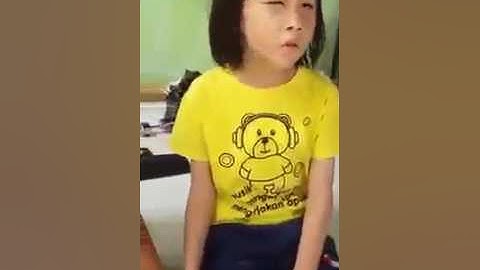 طفل يقرا من سورة الرحمن بصوت جميل جدا