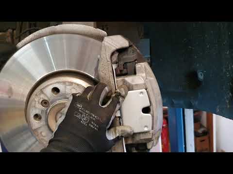 ЗАМЕНА КОЛОДОК BMW 530  F11/F10 HOW TO REPLACE FRONT BRAKE