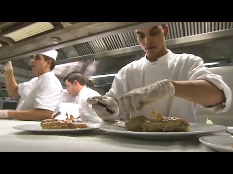 Vidéo: Pourquoi les Chypriotes cassent-ils des assiettes ?