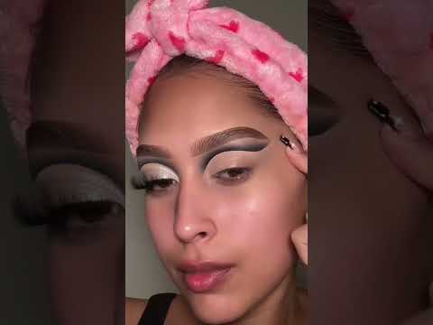 Video: Co je to ořezaný záhyb v make-upu?