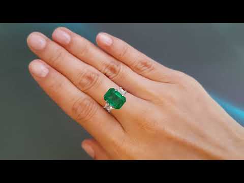 Vivid Green emerald 3.97 carats in octagon cut, Zambia Video  № 4