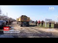 Новини України: жителі Кіровоградської області бунтують проти вантажівок, що руйнують їм дорогу