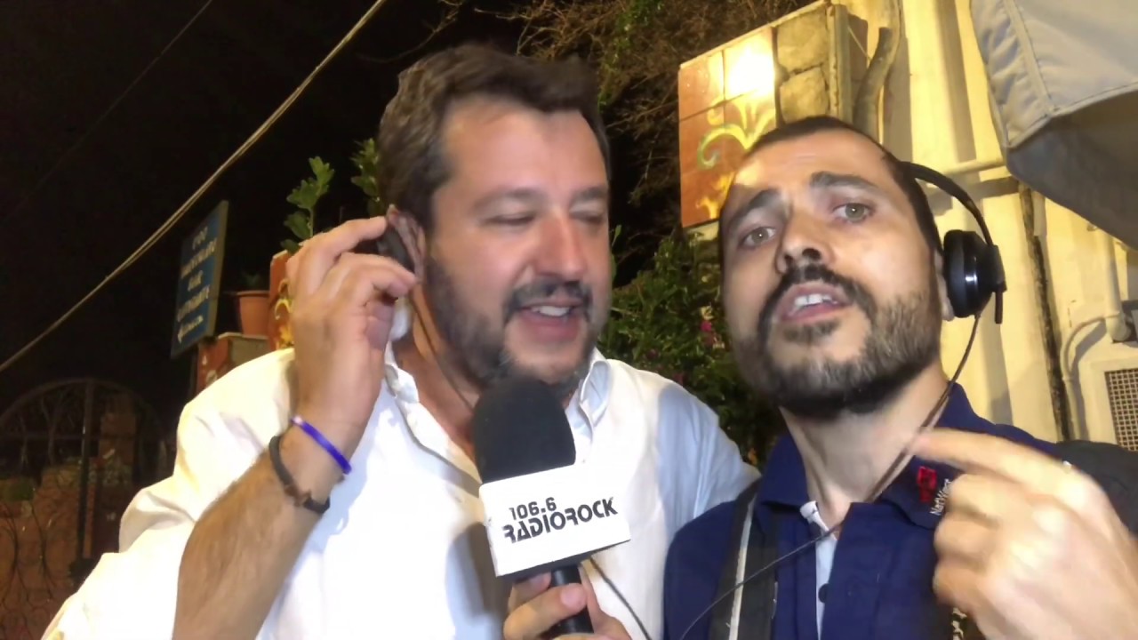 Matteo Salvini canta Max Pezzali e dà un appuntamento a Luigi Di Maio