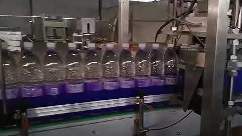 Bottle handle applicator bottle handle putting machine