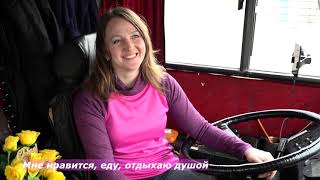 Женщина - водитель автобуса в Красноярске