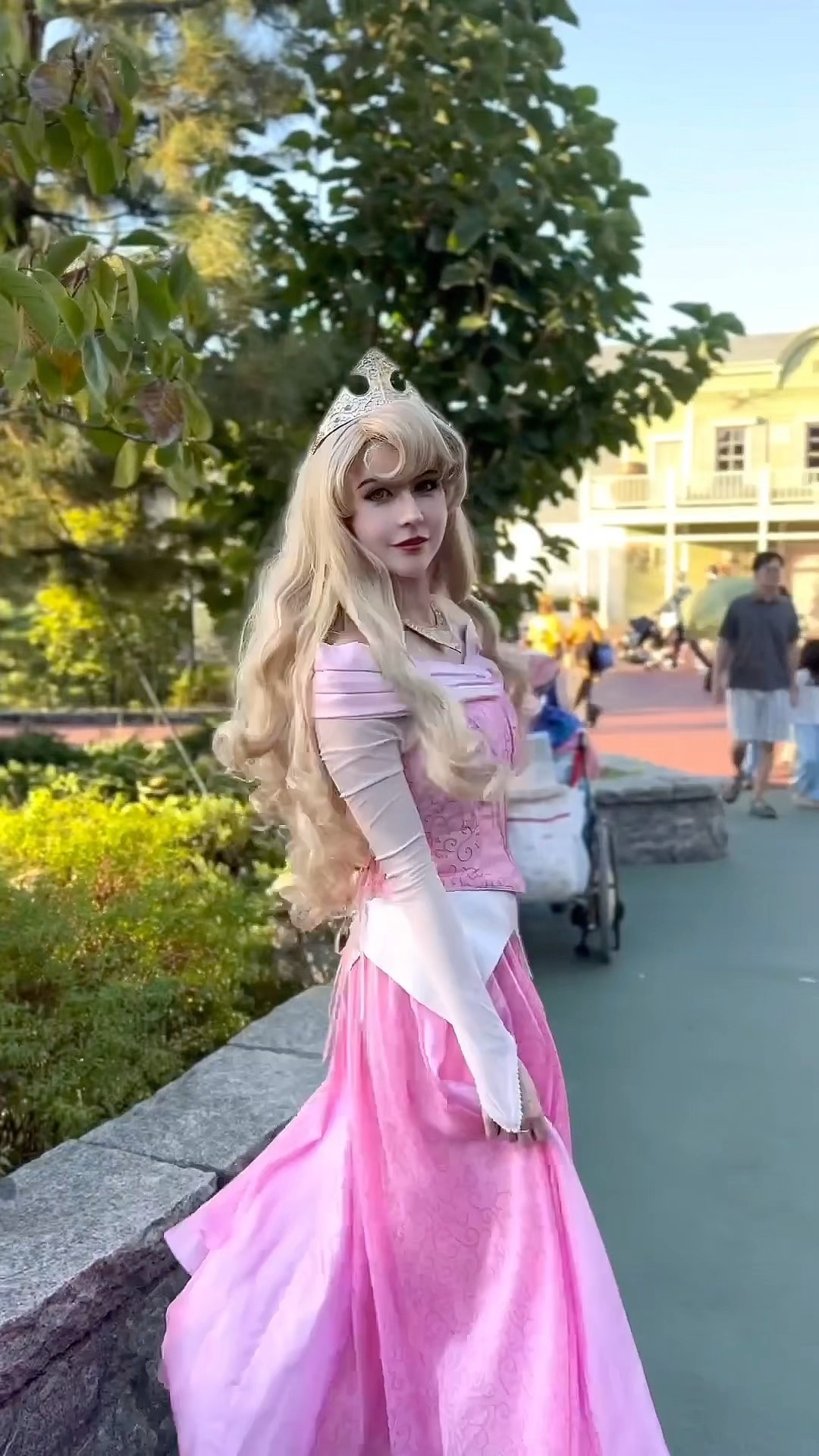 大好きなオーロラ姫の仮装でディズニーランド🏰 #shorts #Dハロ