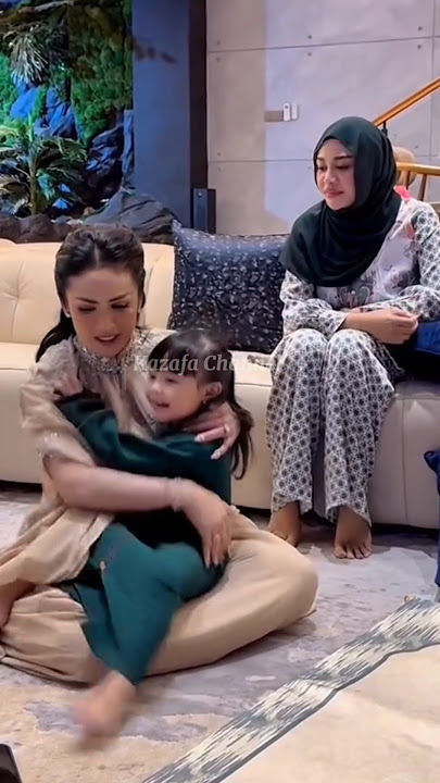 Ameena doesn't want to let go of Gemmi's hug because she misses her so much #ameena #attahalilint...