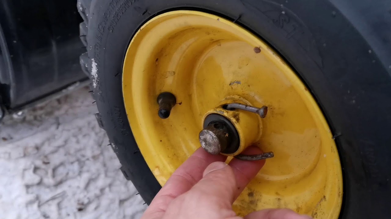 Ремонт снегоуборщика. Замена резиновой муфты отвечающей за передачу ...