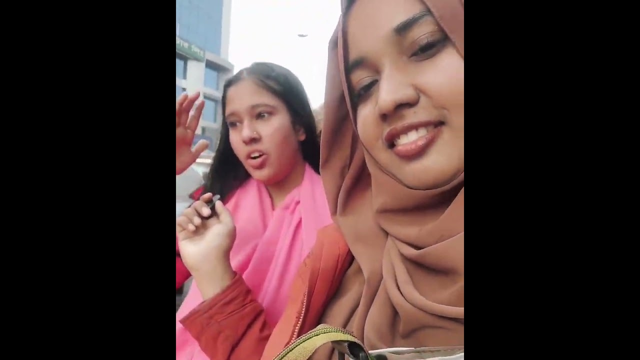 প্রতি/বন্ধী সেই জান্নাতি ঢাকার রাজপথে রিকশা চড়ে আনন্দে আবেগাপ্লুত