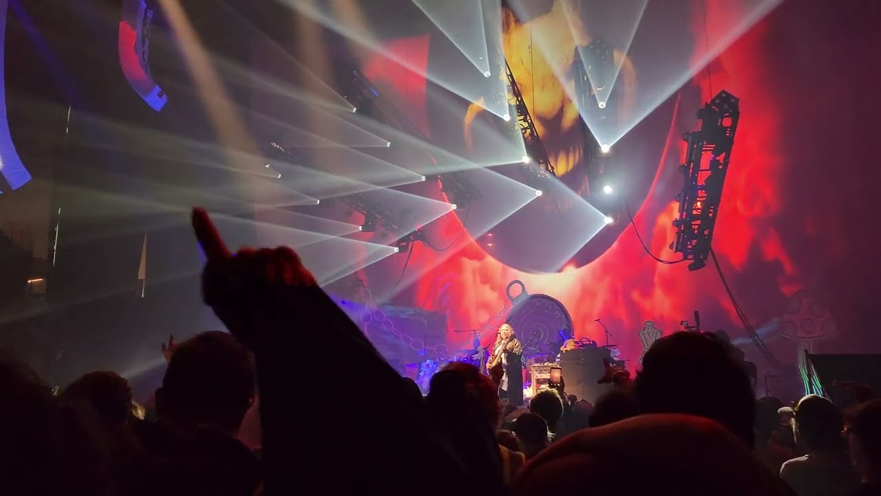 Widespread Panic - Black Hole Sun - Enmarket Arena - Savannah, GA  10-31-25