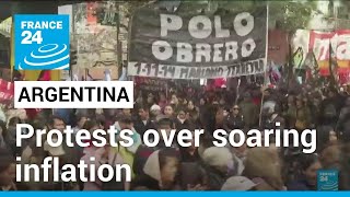 Argentinians take to streets amid soaring inflation, looting • FRANCE 24 English