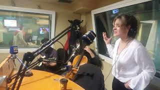 Η Νατάσσα Μποφίλιου ερμηνεύει το "Φεύγω" σε εκπομπή μου στον Real fm