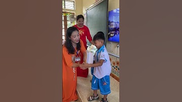 món quà cho hai học sinh khó khăn trường TH Chi Khê #toclonghanh #short #shortvideo #subscribe