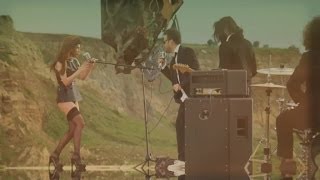 Video thumbnail of "Hande Yener & Seksendört - Rüya"