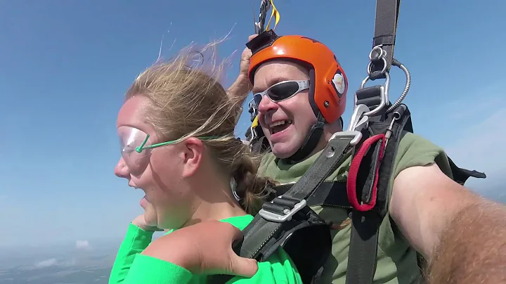Kiara Donaldson Skydiving