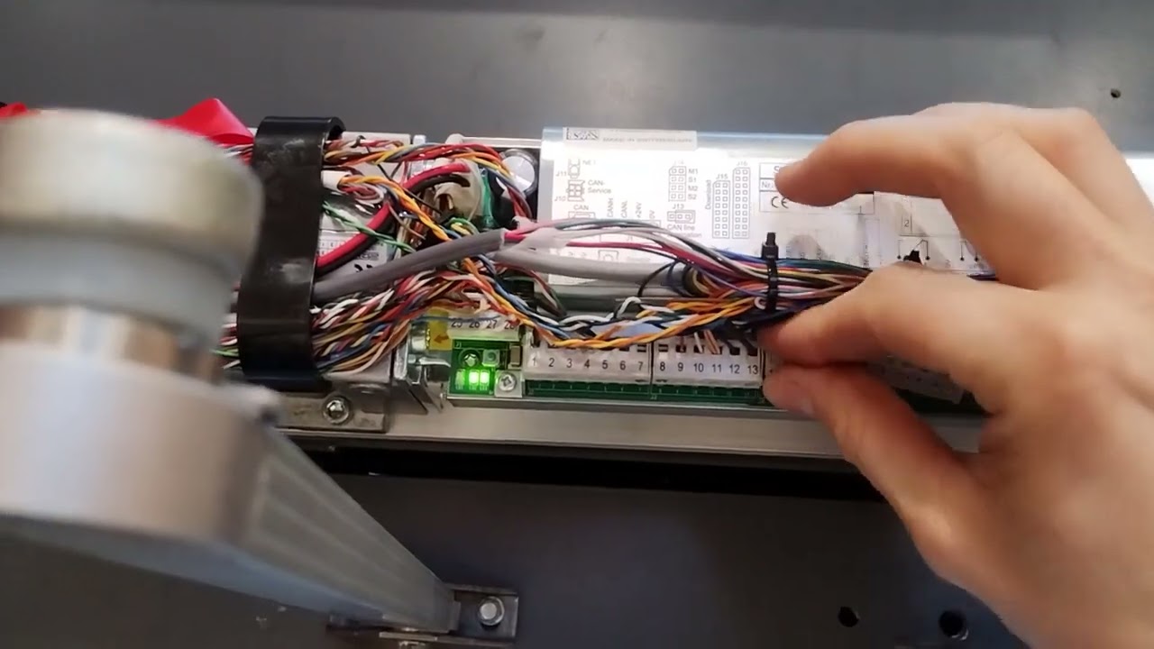 How to factory reset a RECORD DFA 127 autodoor (9 flashes) - YouTube