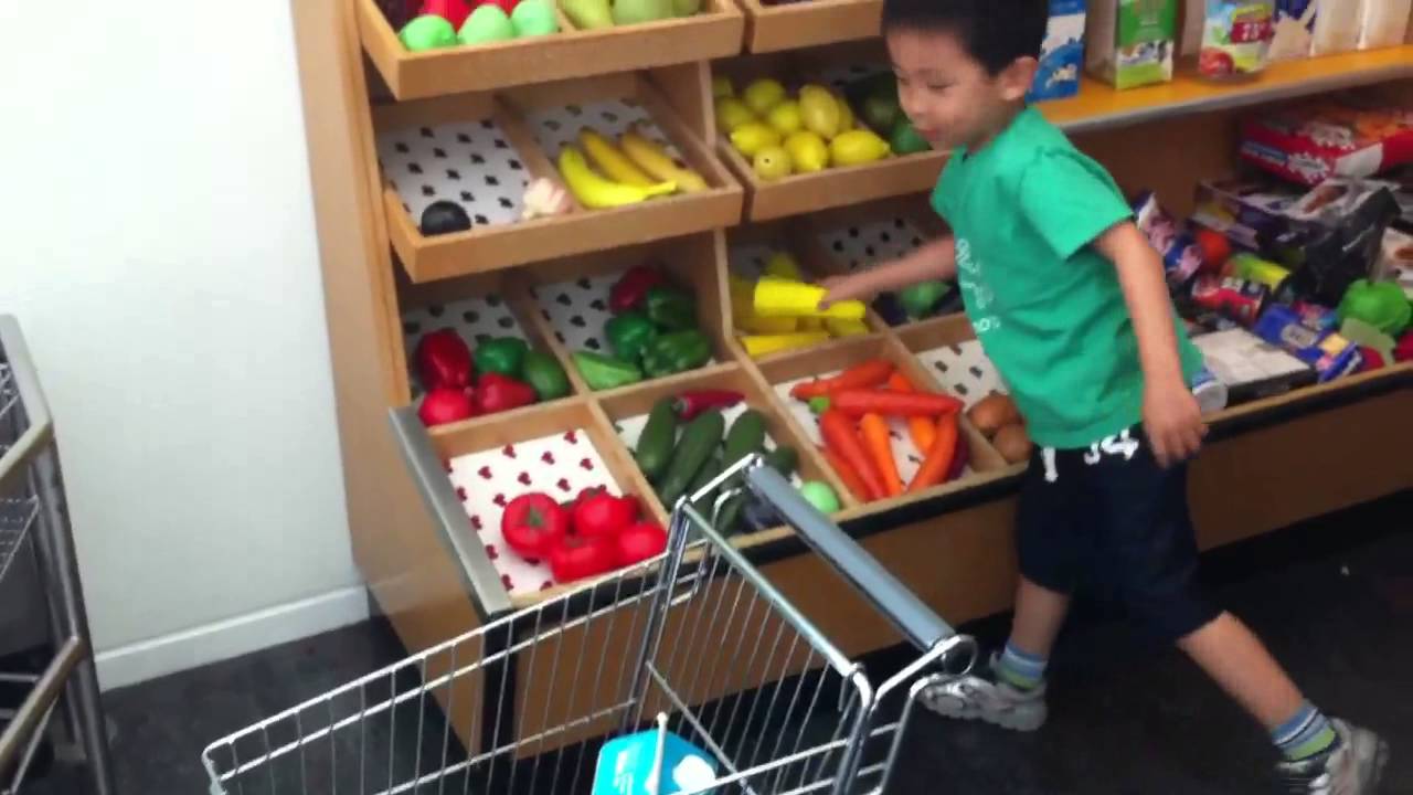 kids play grocery store