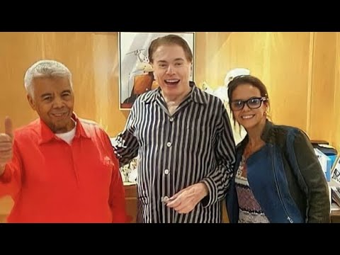 Roque manda construir painel de fotos com Silvio Santos em casa -  Entretenimento - R7 Famosos e TV