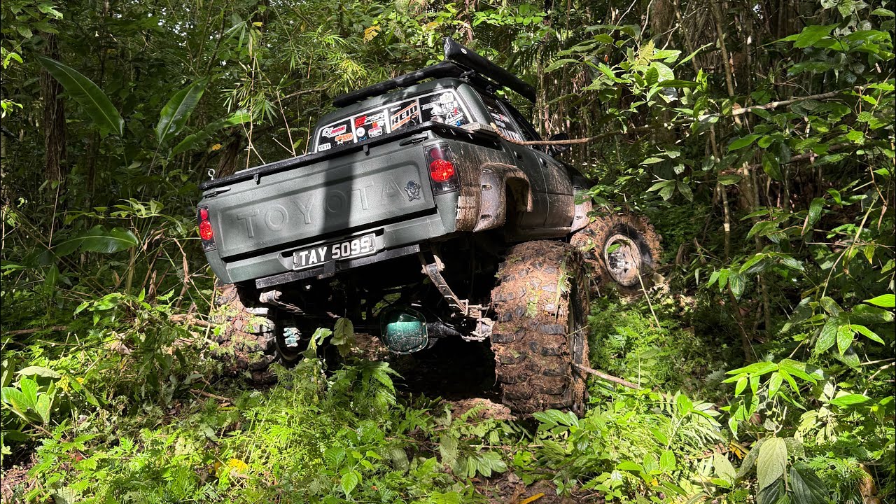 ‼️OFFROAD TRINIDAD‼️| 2jz Swapped Hilux~V8 Boys and Broken Rigs | Finding a long lost trail | TAMANA