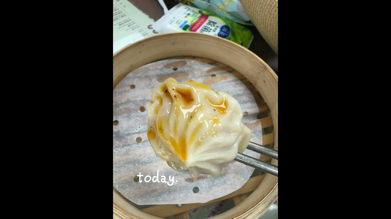 目前最喜歡的早餐配搭！蛋餅卷油條+鹹豆漿！一定要是鹹！豆！漿！#台灣美食 縮圖