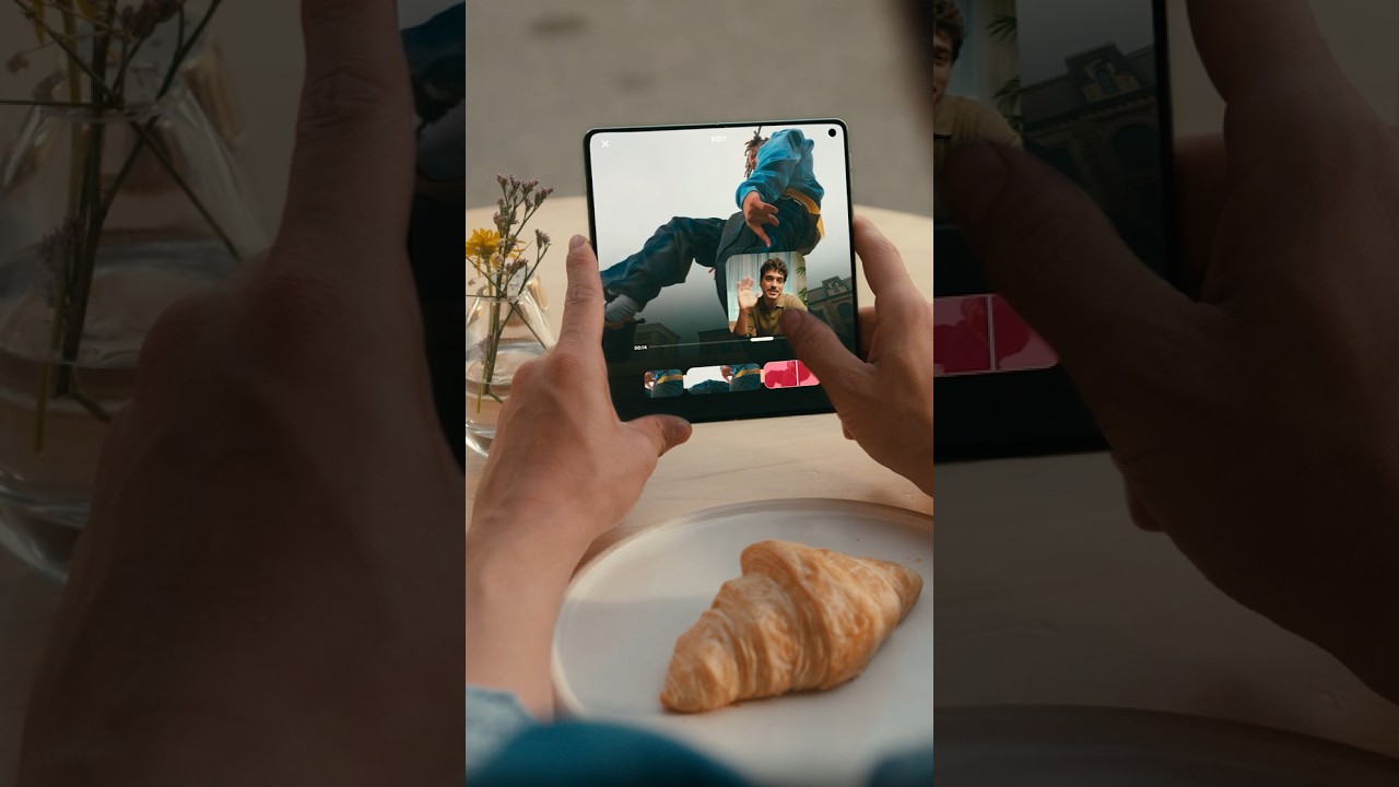 Your creativity, unfolded with #MotorolaRazrFold