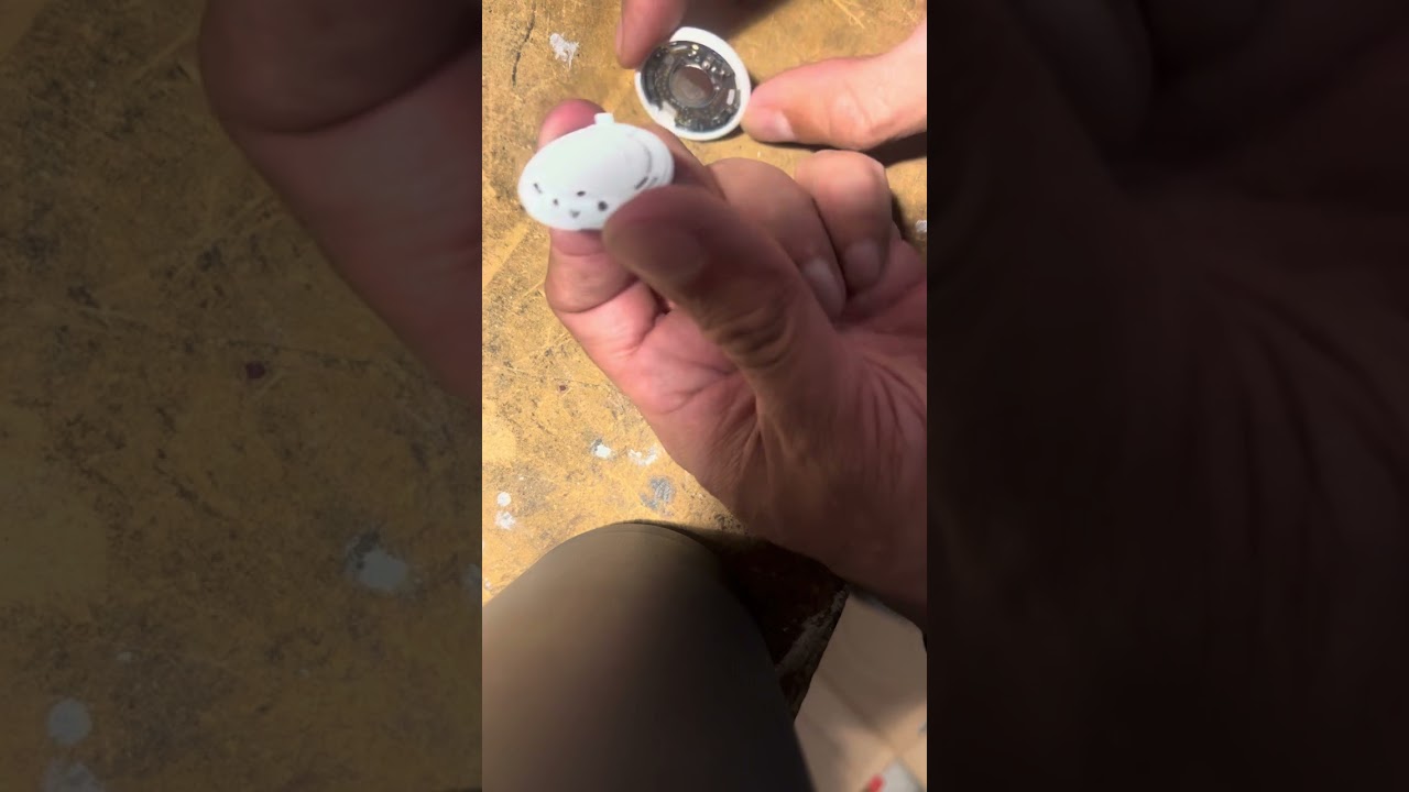 Remover o quitar bocina del Apple AirTag