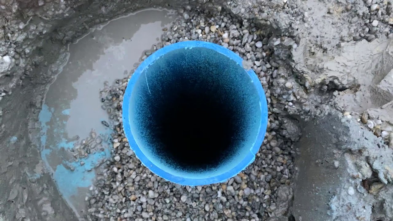 Kútfúrás Tatán - béléscsövezés - 4. rész. Water well drilling, part 4.