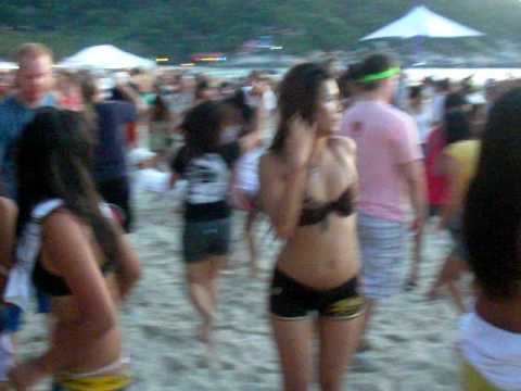 Thai girls dancing at the Full Moon Party 7th of June 2009, Koh Phangan