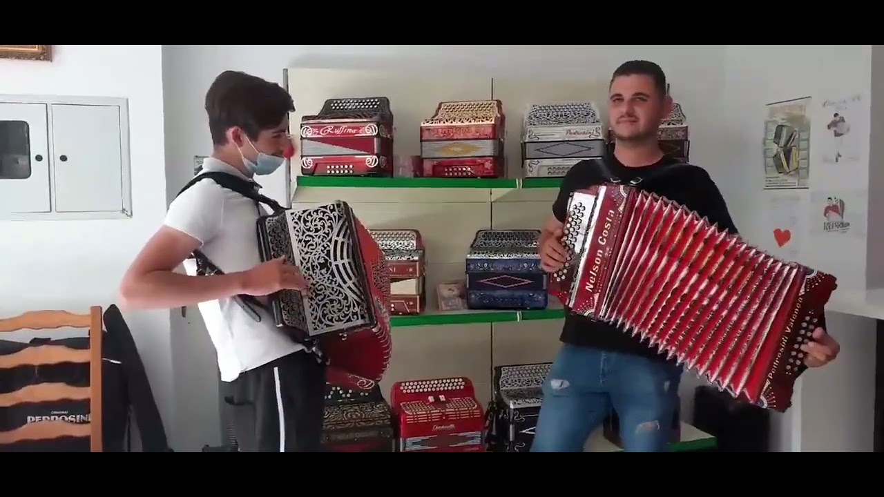 Mateus Pereira e Nelson Costa a tocarem uma bonita Cana Verde.