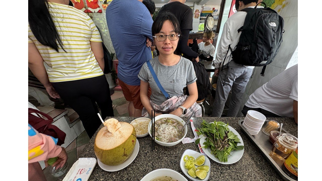 【再訪越南胡志明 EP4】嘉琪的第一名河粉(Pho Quynh)出現了!!也品嘗了法國麵包!!在胡志明市逛逛~~