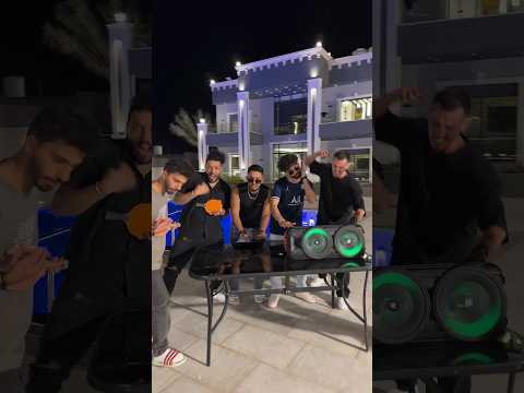 المزه العجيبة مش عاجبها اتيكيتي