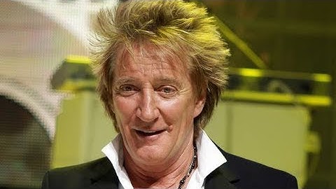 ✅  Sir Rod Stewart unveils epic model railway 26 years after construction started