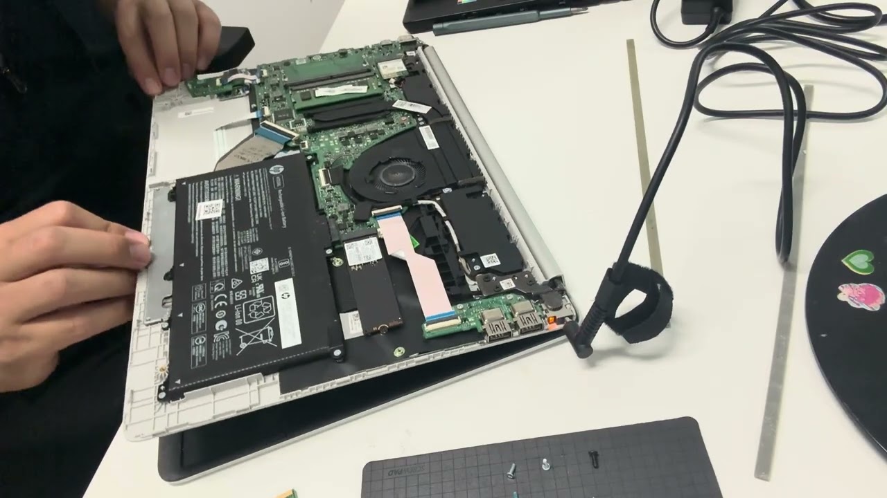 起動しないノートパソコン HP 15sシリーズを修理する - YouTube