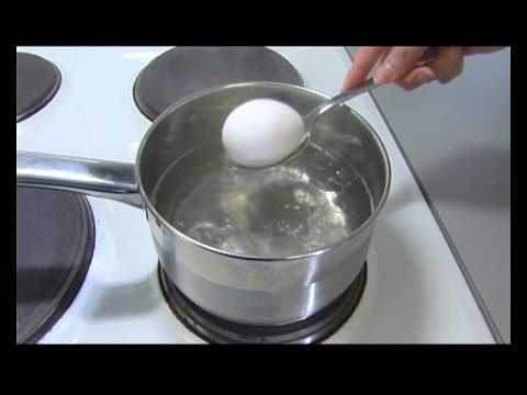 Video: Hvordan Identifisere Et Kokt Egg