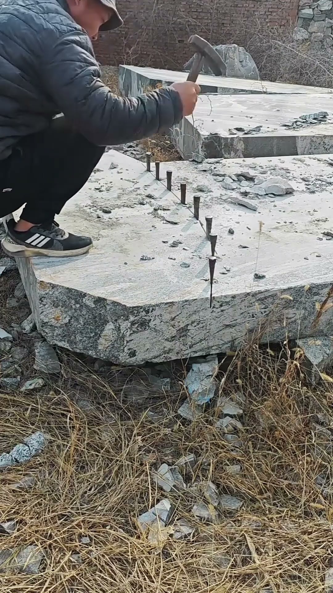 Snow stone cutting process- Good tools and machinery make work easy